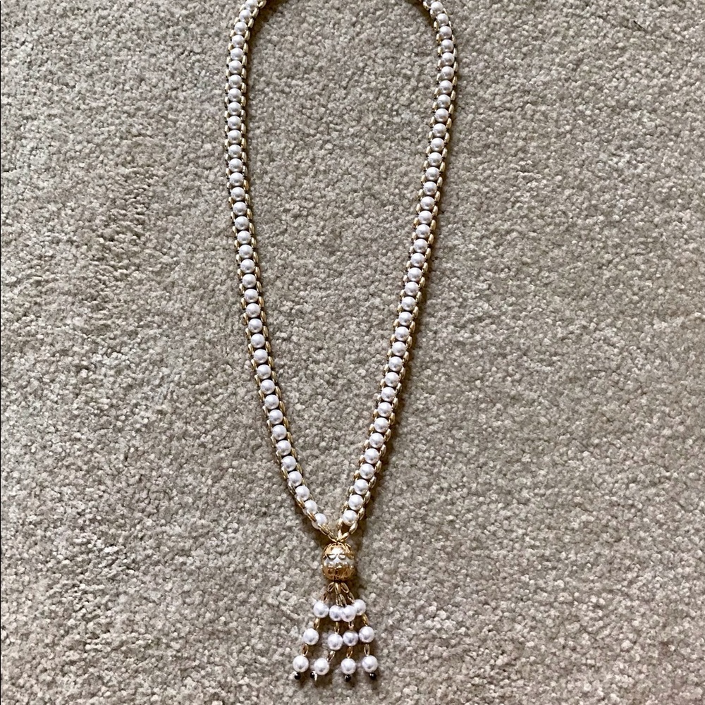 Pearl & Gold Costume Jewelry Necklace